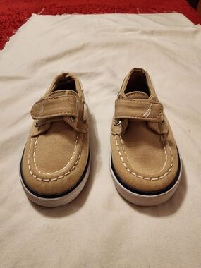 Nautica Kids Tan boat shoes size 6